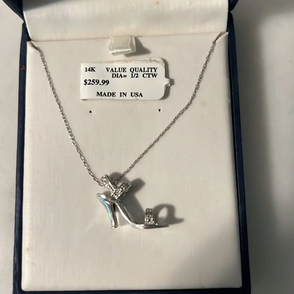 14k white gold and 1/2 ctw diamond shoe necklace - Picture 3 of 6
